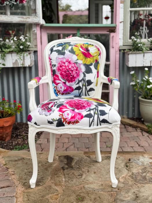 Floral chair in white.